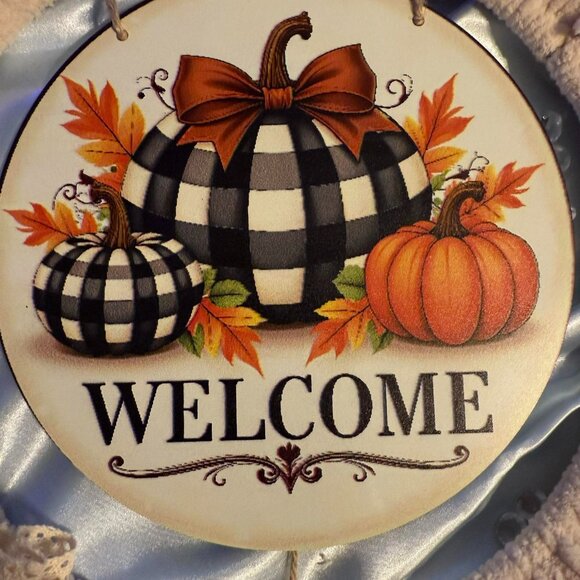 15" Fall Welcome wreath - Picture 4 of 7